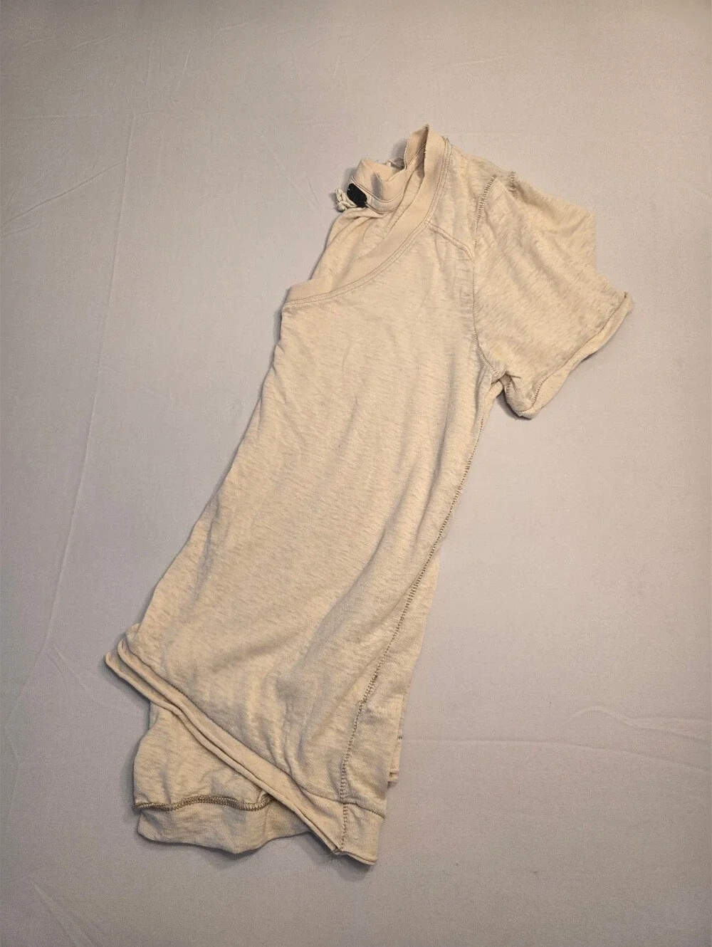 We The Free Distressed V Neck Tee Size Large